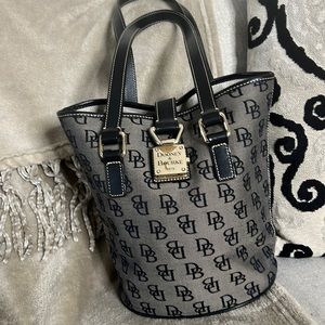 Dooney &bourke bag